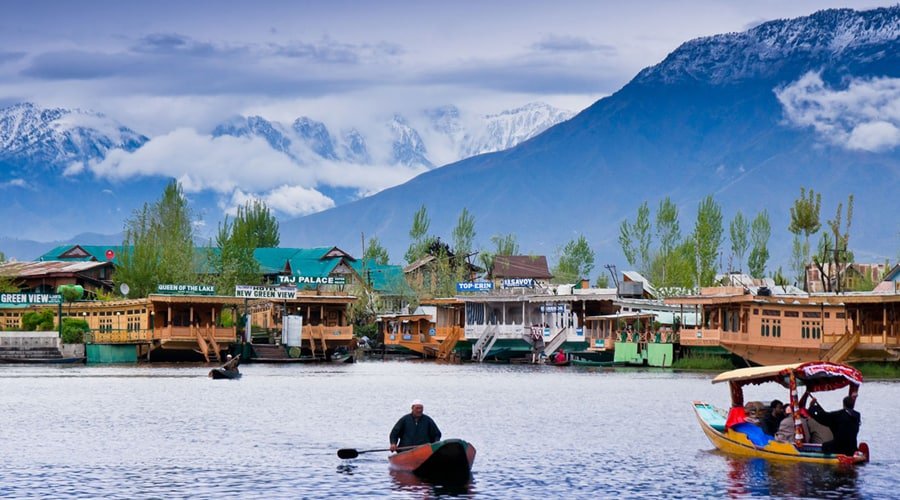 Shikara Ride, Dal Lake, Srinagar, Jammu and Kashmir, India