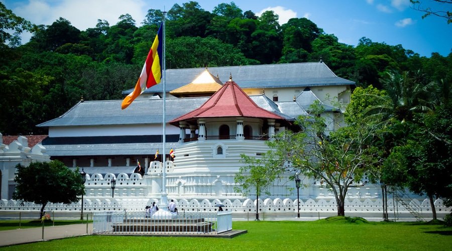 Temple of the Sacred Tooth Relic, Kandy, Sri Lanka, Asia